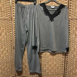 Women’s Pajamas Loungewear 2 Piece Set M NWT